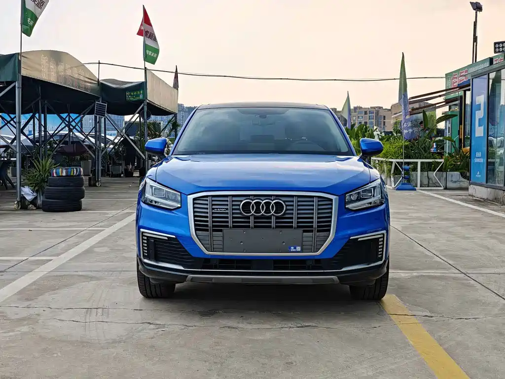 Audi Q2L e-tron — миниатюра 2
