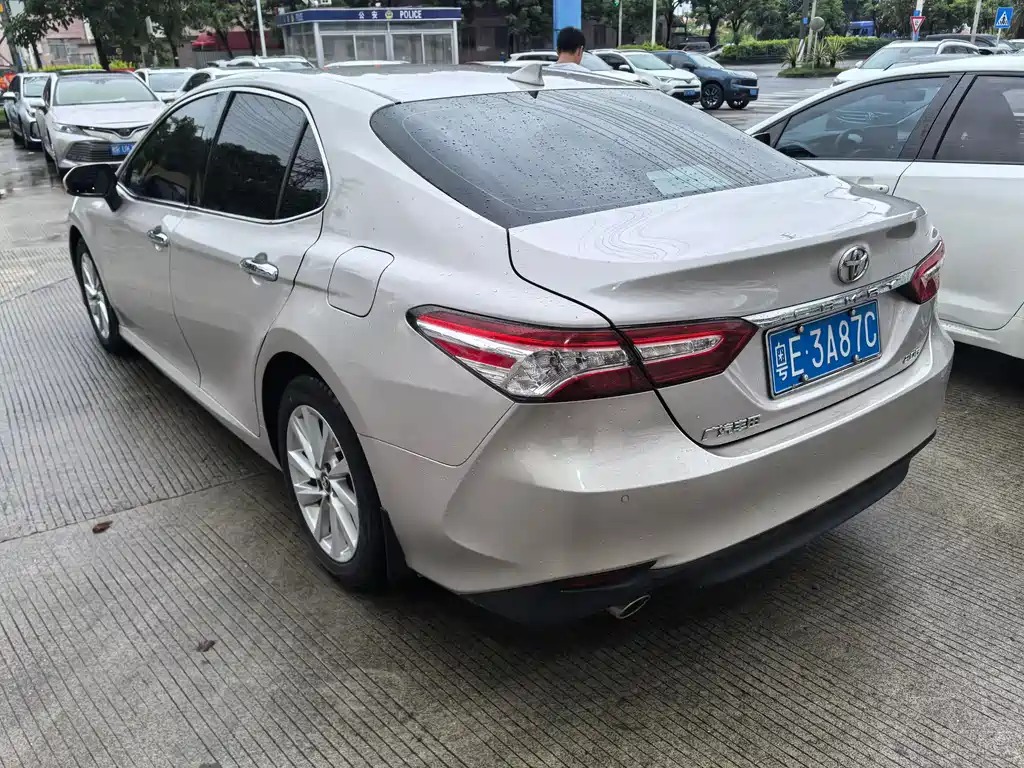 Toyota Camry 2021 2.0G Luxury
