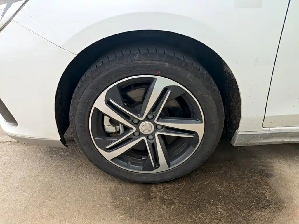 BAIC EU5 — миниатюра 23