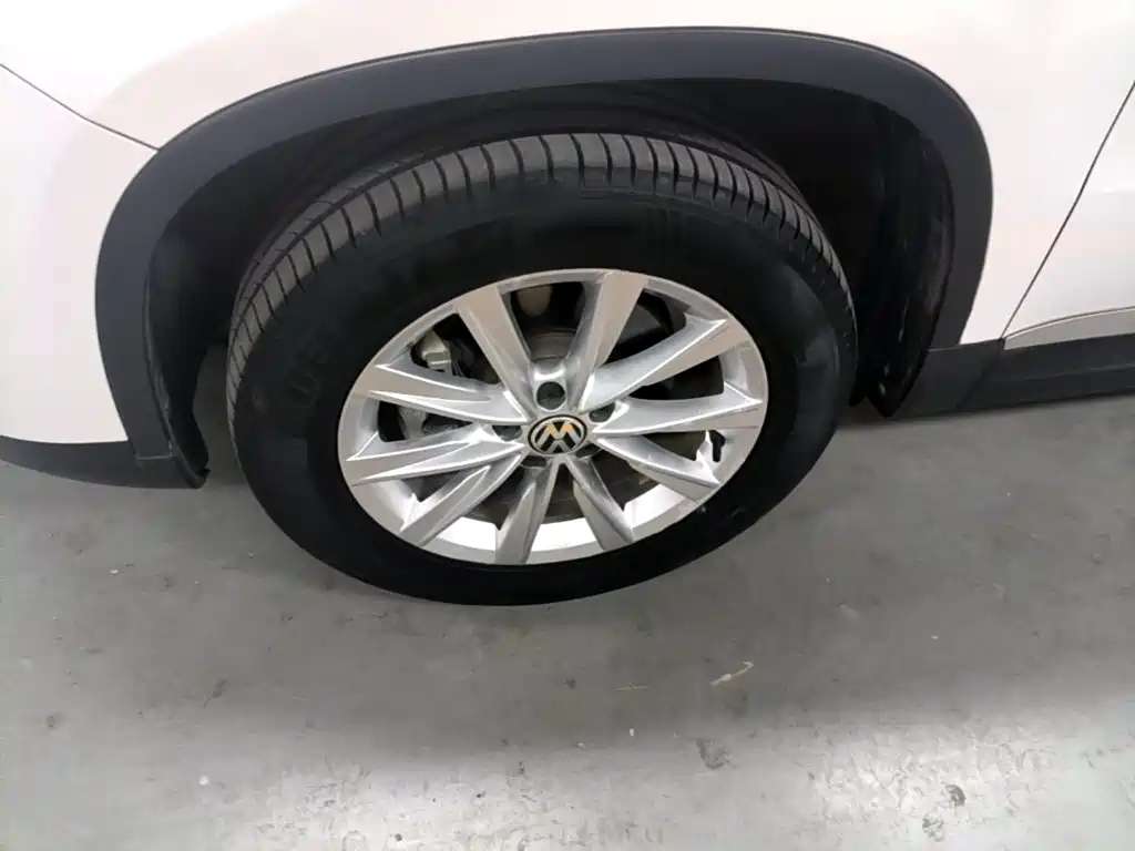 Volkswagen Tiguan — миниатюра 23