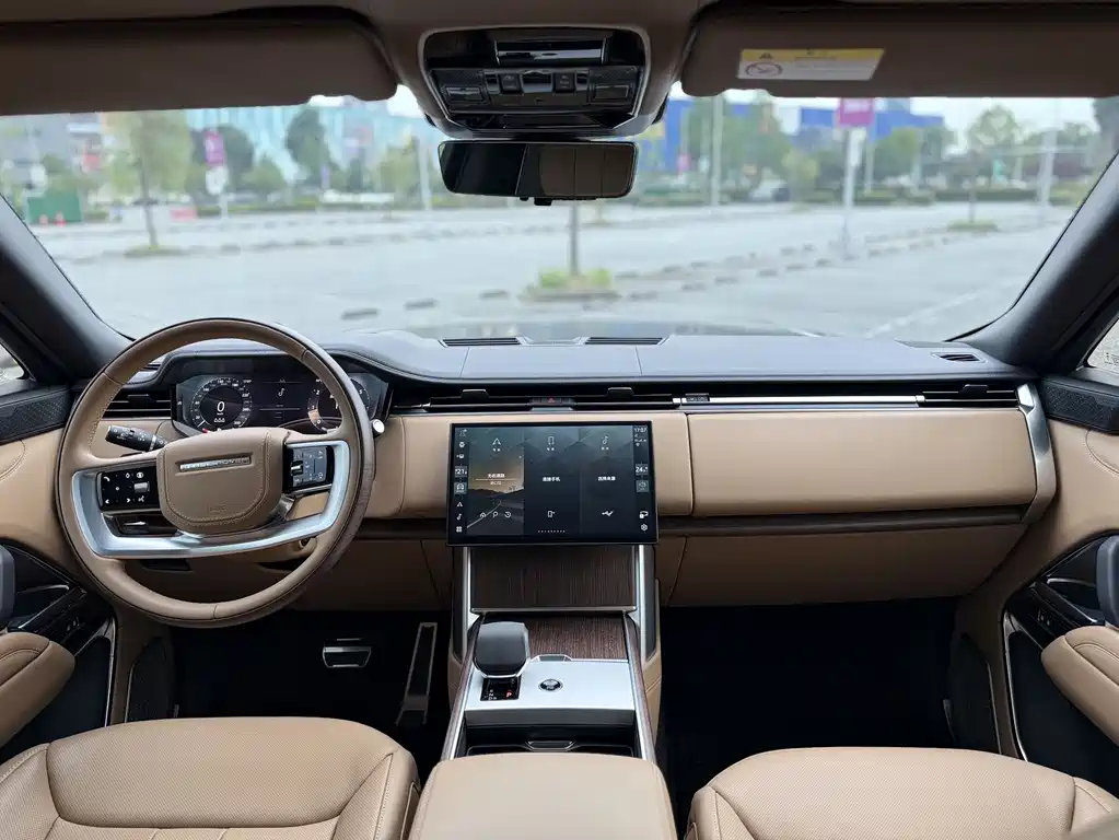 Land Rover Range Rover 2024 3.0 L6 400PS Long Wheelbase