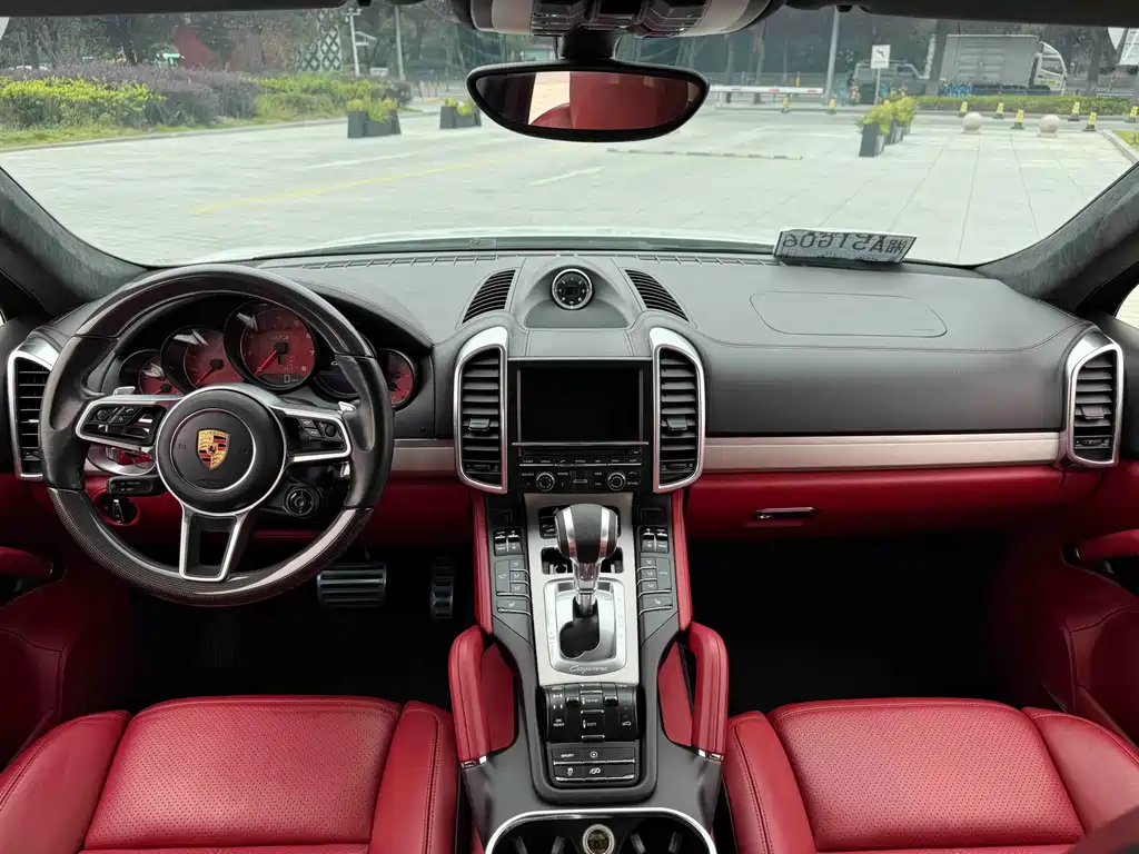 Porsche Cayenne — миниатюра 6
