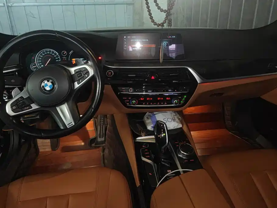 BMW 5 Series — миниатюра 12
