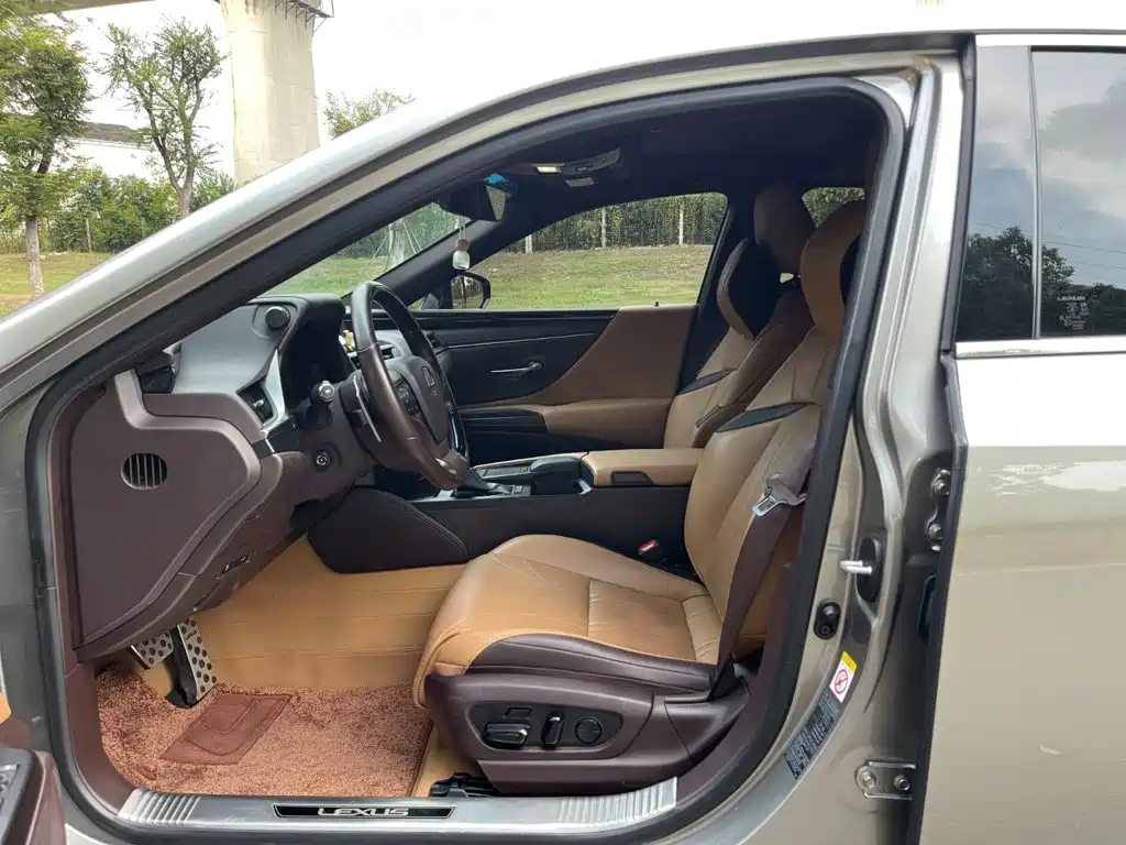 Lexus ES — миниатюра 11