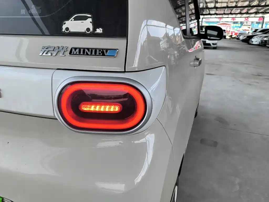 Wuling MINIEV — миниатюра 8