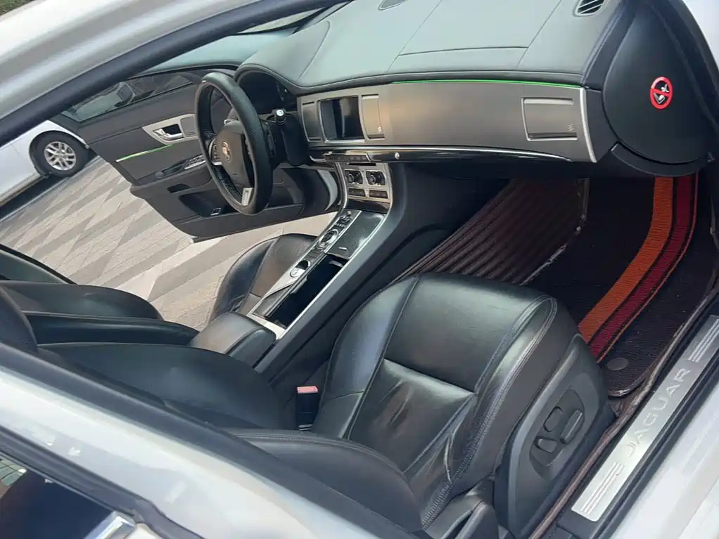 Jaguar XF — миниатюра 16