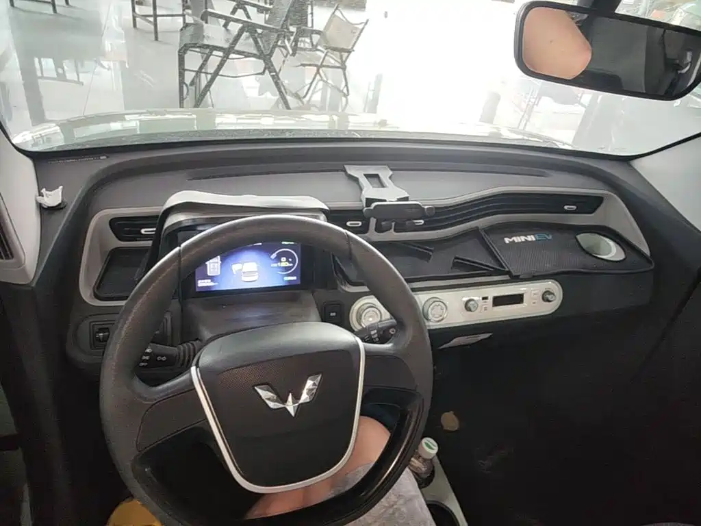 Wuling MINIEV — миниатюра 10