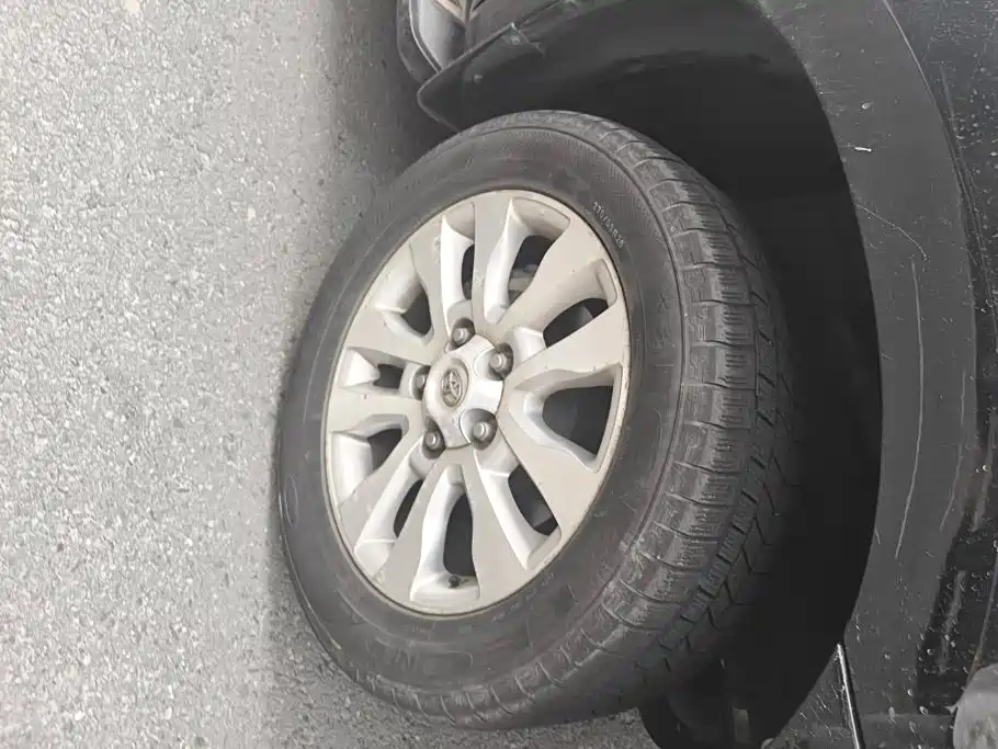 Toyota Sequoia — миниатюра 6