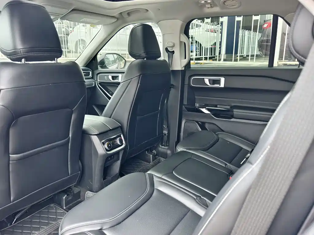 Ford Explorer — миниатюра 12