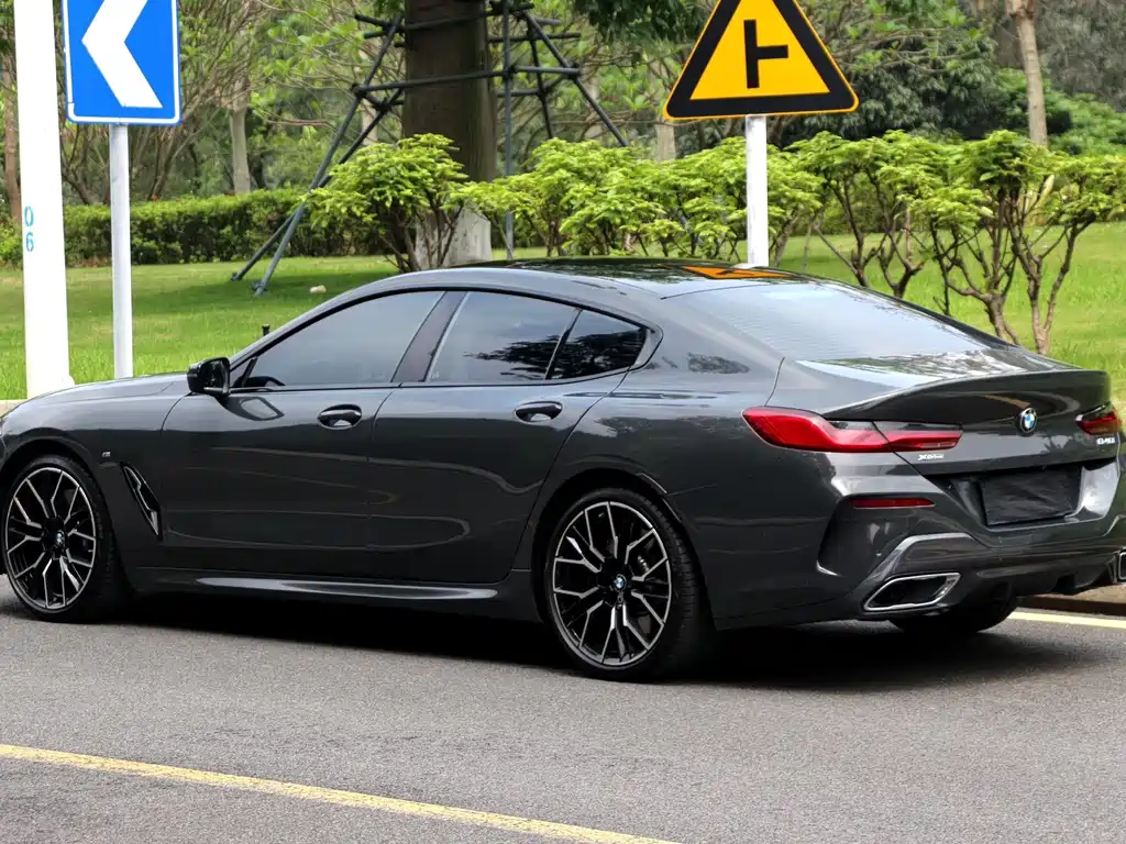 BMW 8 Series — миниатюра 10