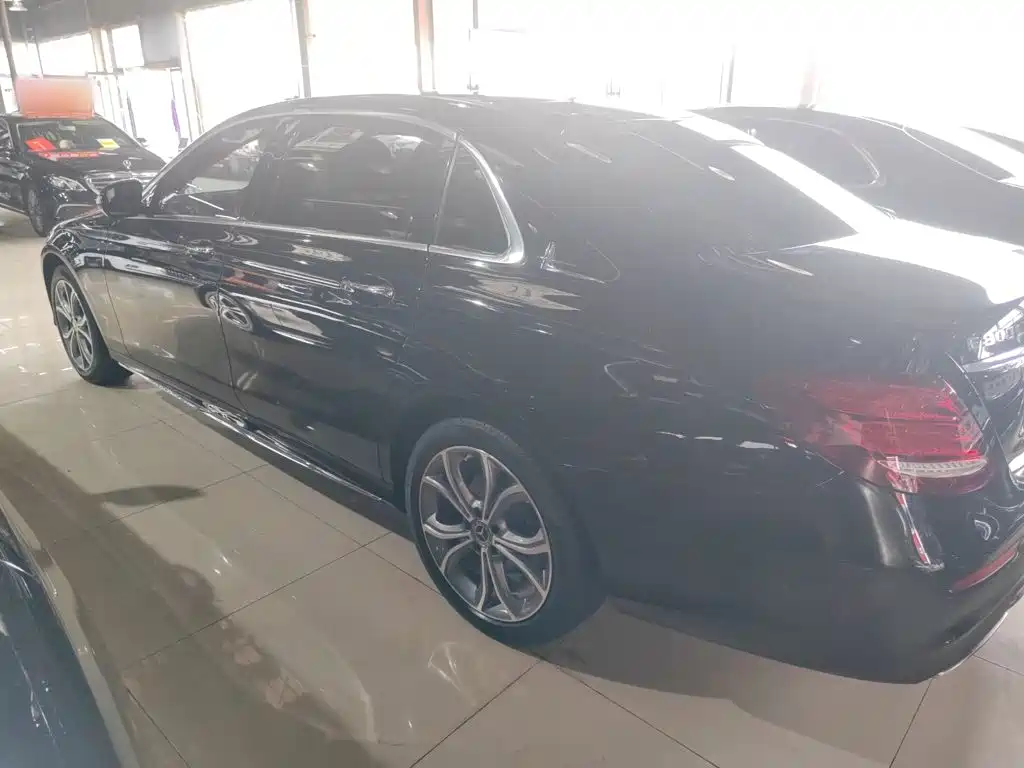 Mercedes-Benz E-Class — миниатюра 7