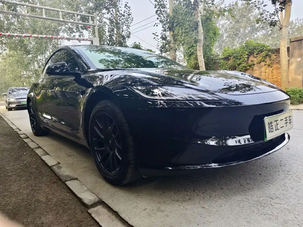 Tesla Model 3 — миниатюра 2