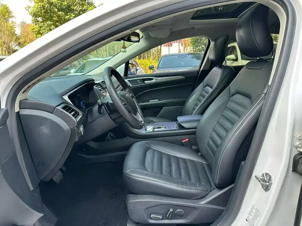 Ford Mondeo — миниатюра 7