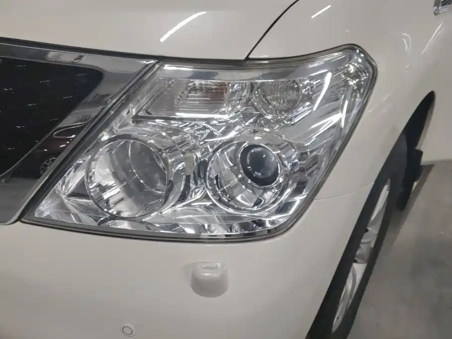 Nissan Patrol — миниатюра 5