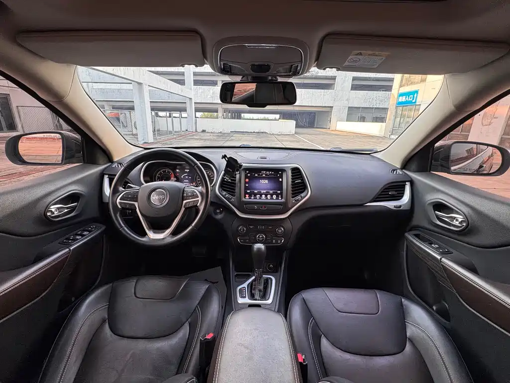 Jeep Cherokee — миниатюра 12
