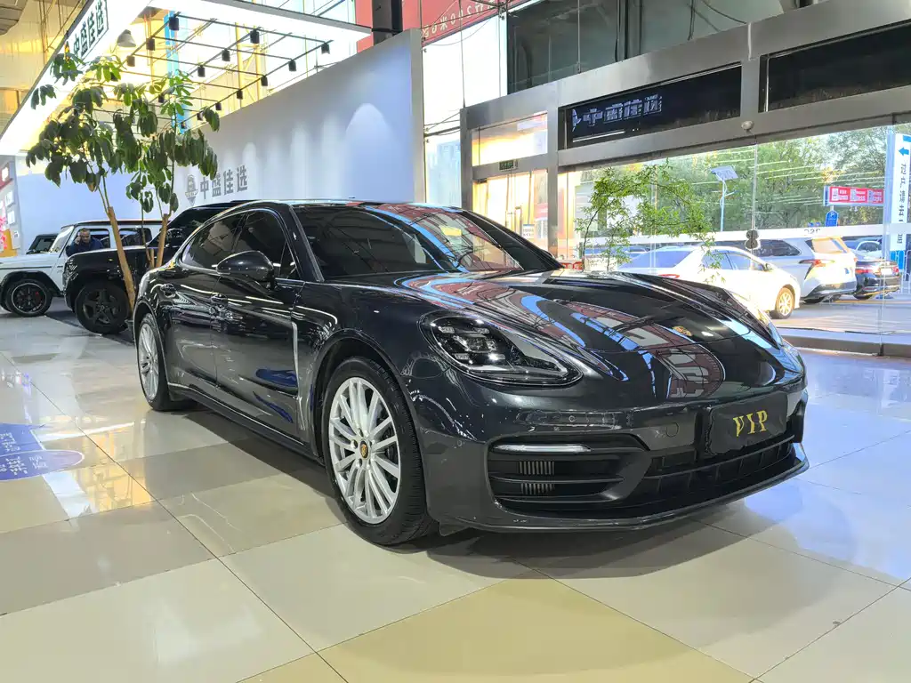 PORSCHE PANAMERA
