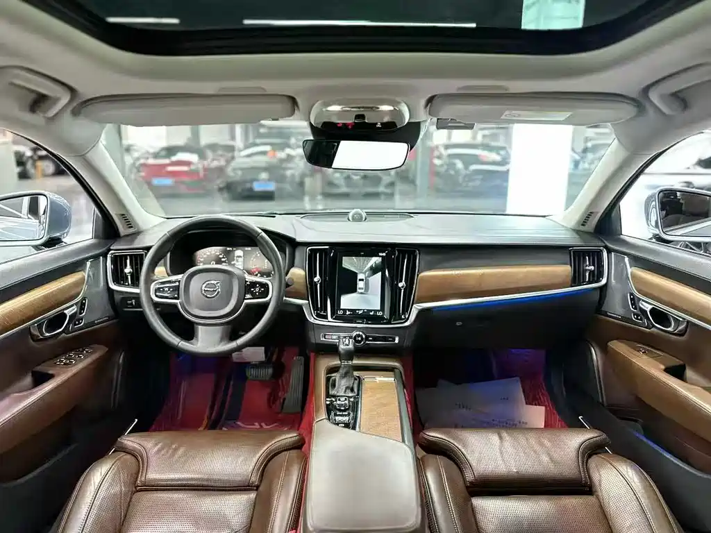 VOLVO S90