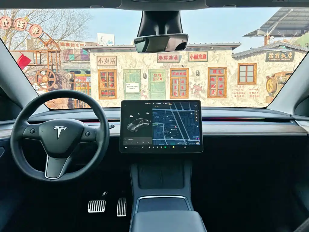 Tesla Model Y — миниатюра 5