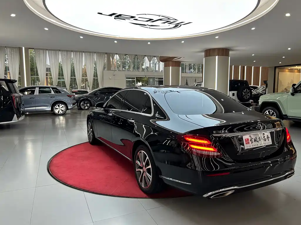 Mercedes-Benz E-Class — миниатюра 7