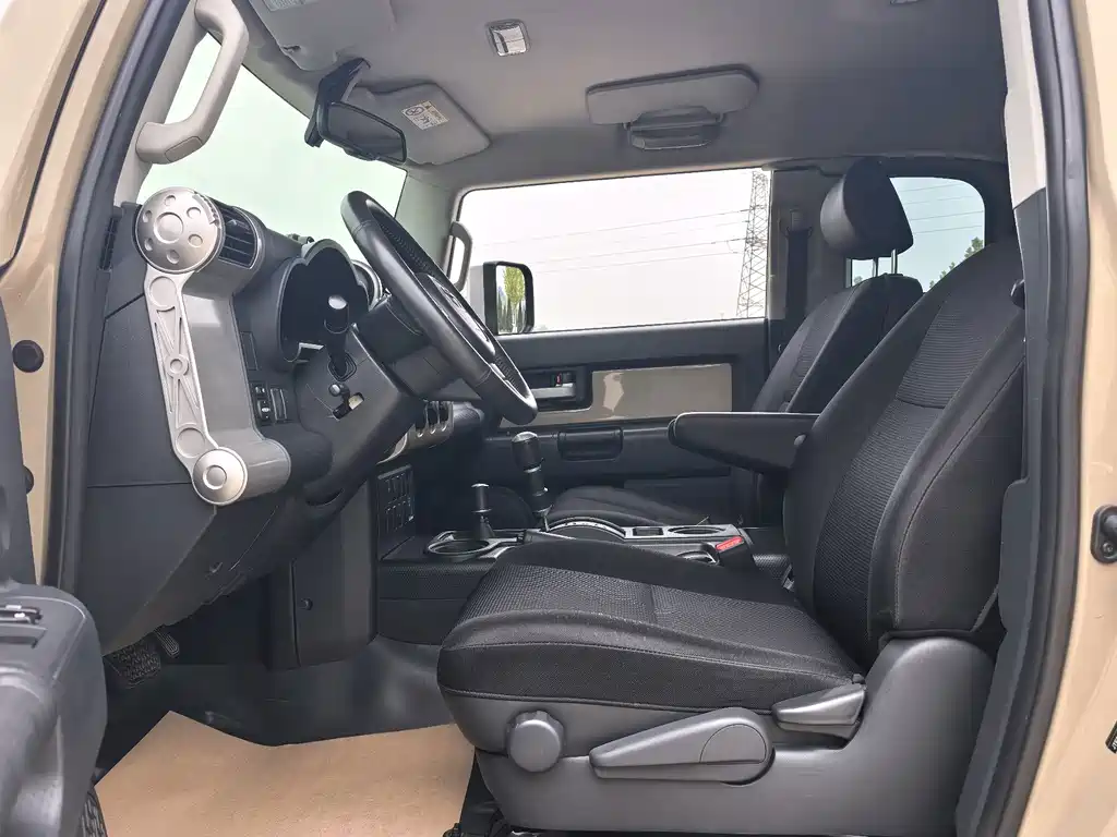 Toyota FJ Cruiser — миниатюра 9