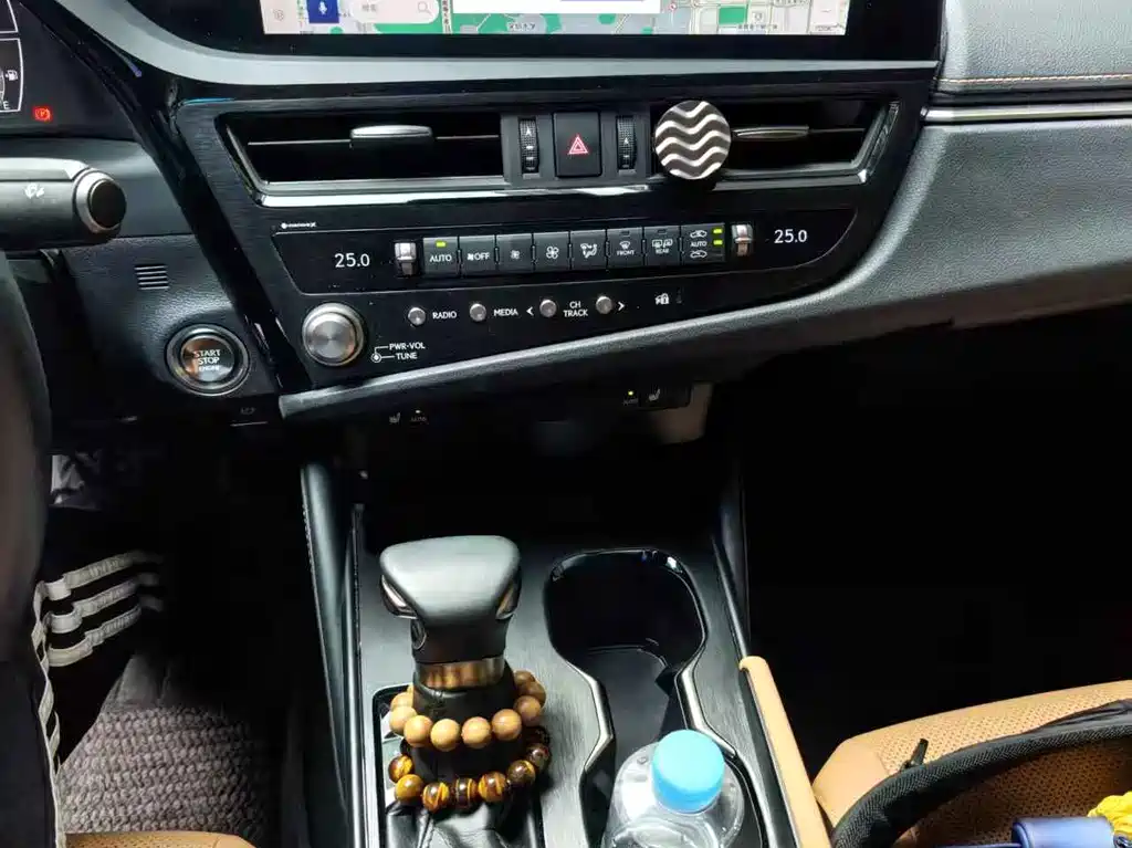 Lexus ES — миниатюра 7