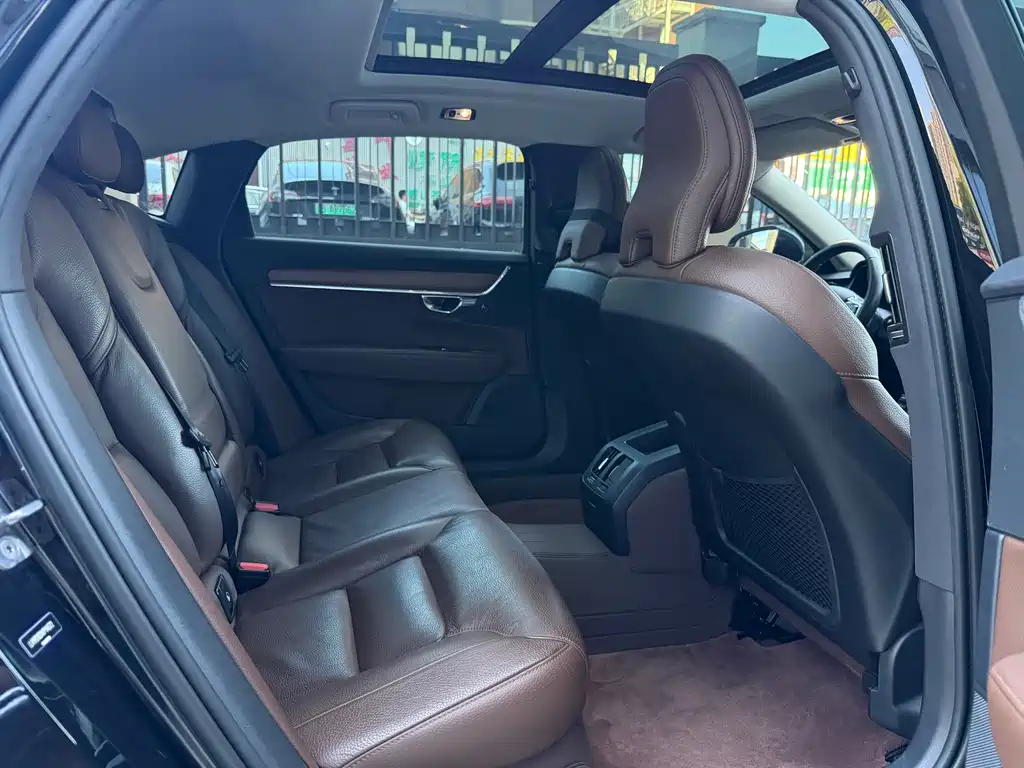 Volvo S90 — миниатюра 10
