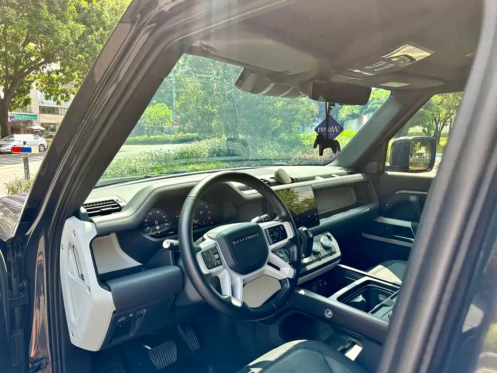 Land Rover Defender — миниатюра 11