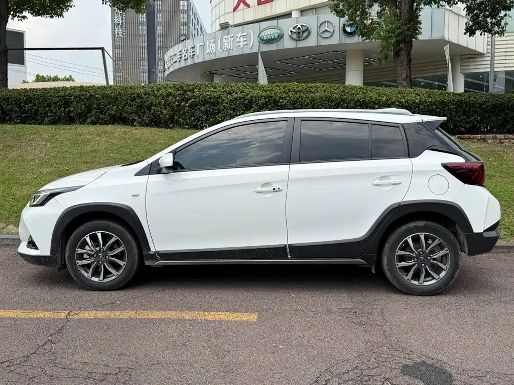Toyota Yaris L — миниатюра 3