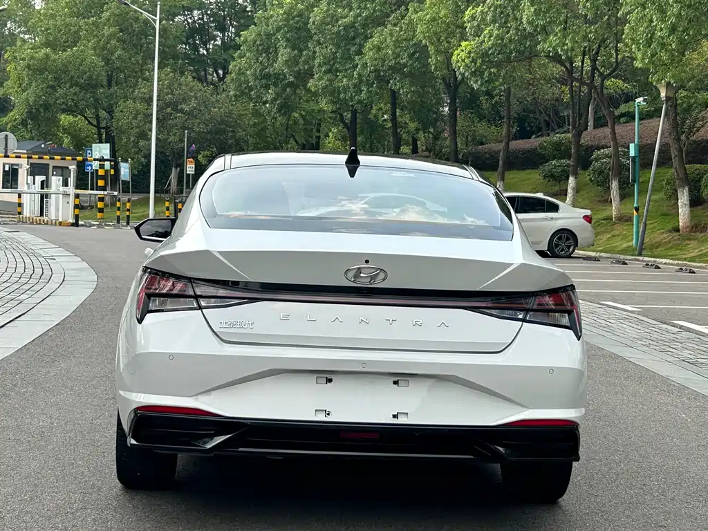 Hyundai Elantra — миниатюра 7