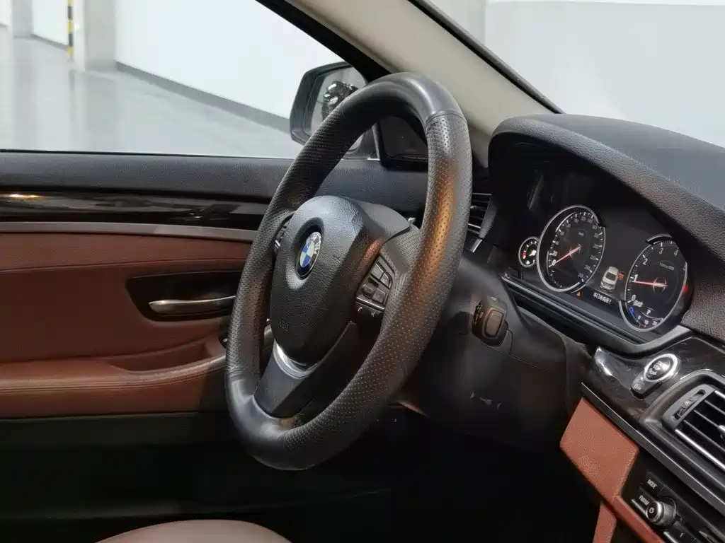 BMW 5 Series — миниатюра 22