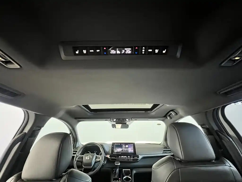 Toyota Sienna — миниатюра 13