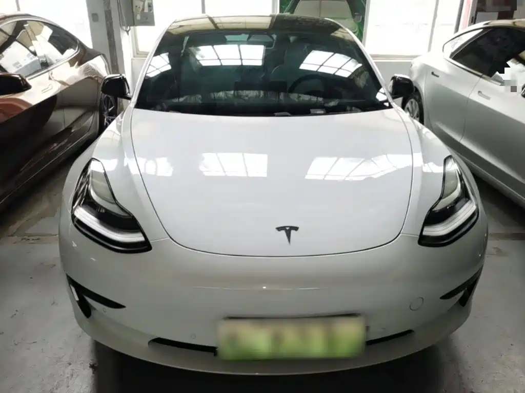 Tesla Model 3 — миниатюра 3