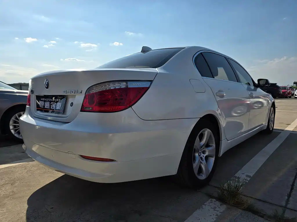 BMW 5 Series — миниатюра 6