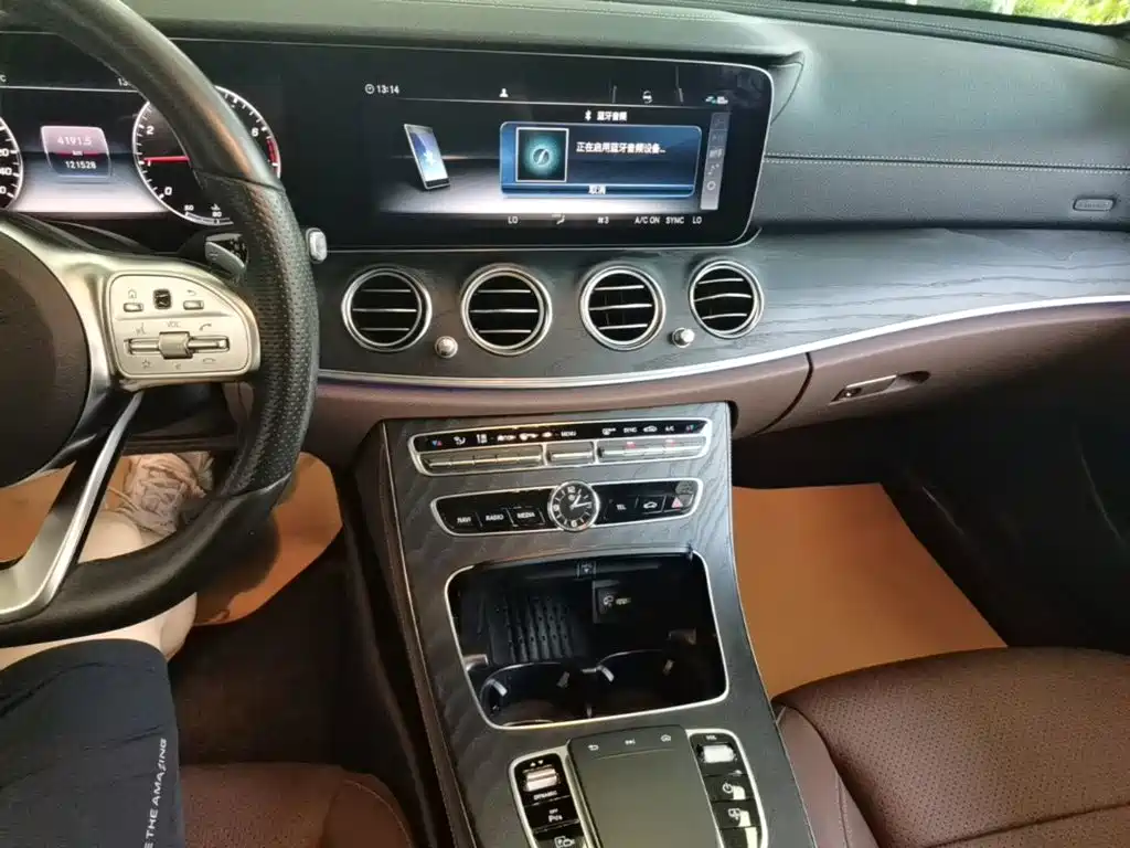 Mercedes-Benz E-Class — миниатюра 13