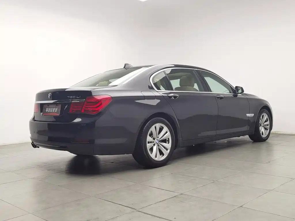 BMW 7 Series — миниатюра 2