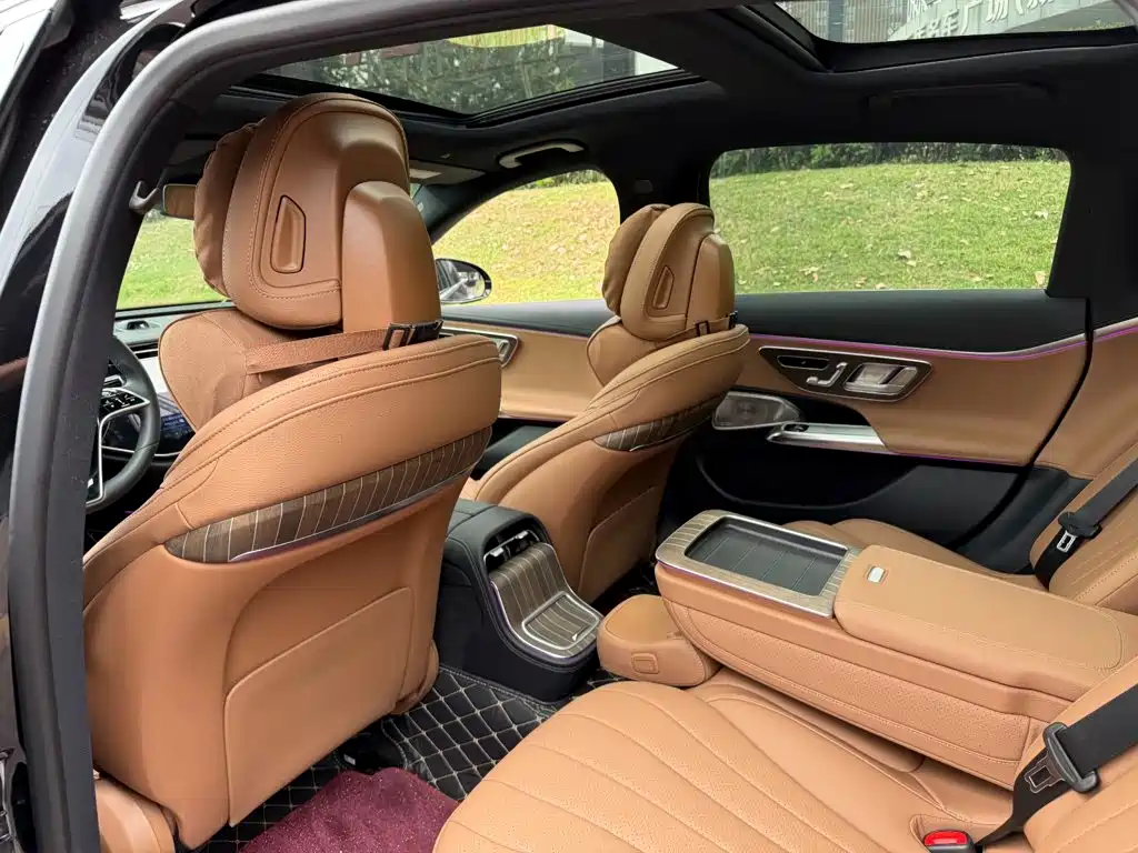 Mercedes-Benz E-Class — миниатюра 11