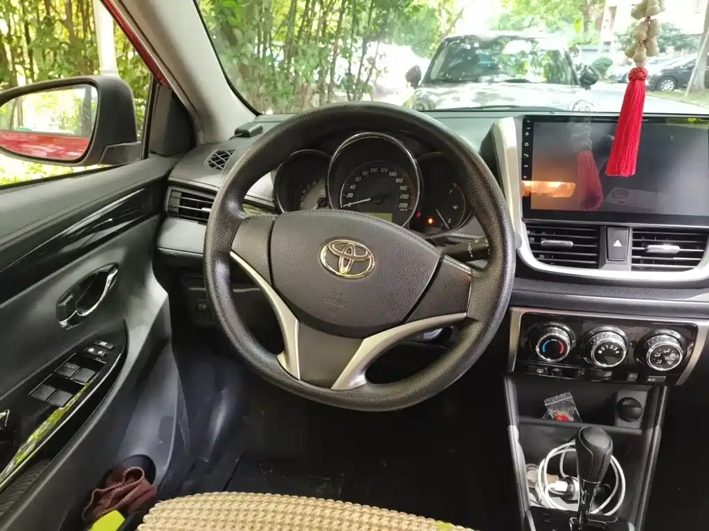 Toyota Yaris L — миниатюра 3