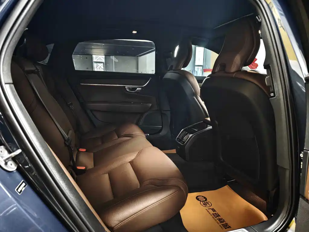 Volvo S90 — миниатюра 11