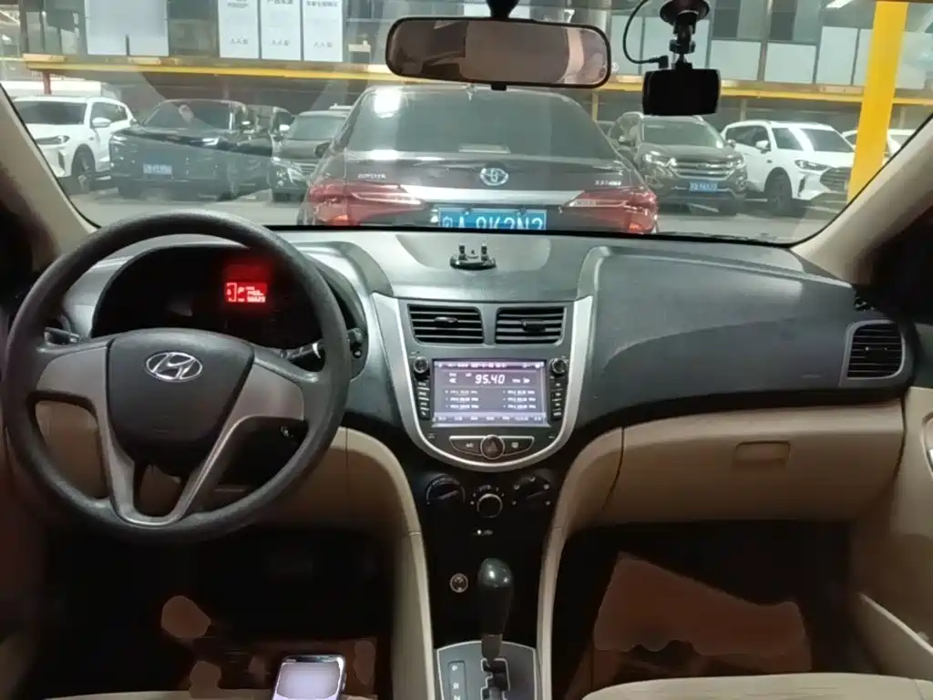 Hyundai Verna — миниатюра 10