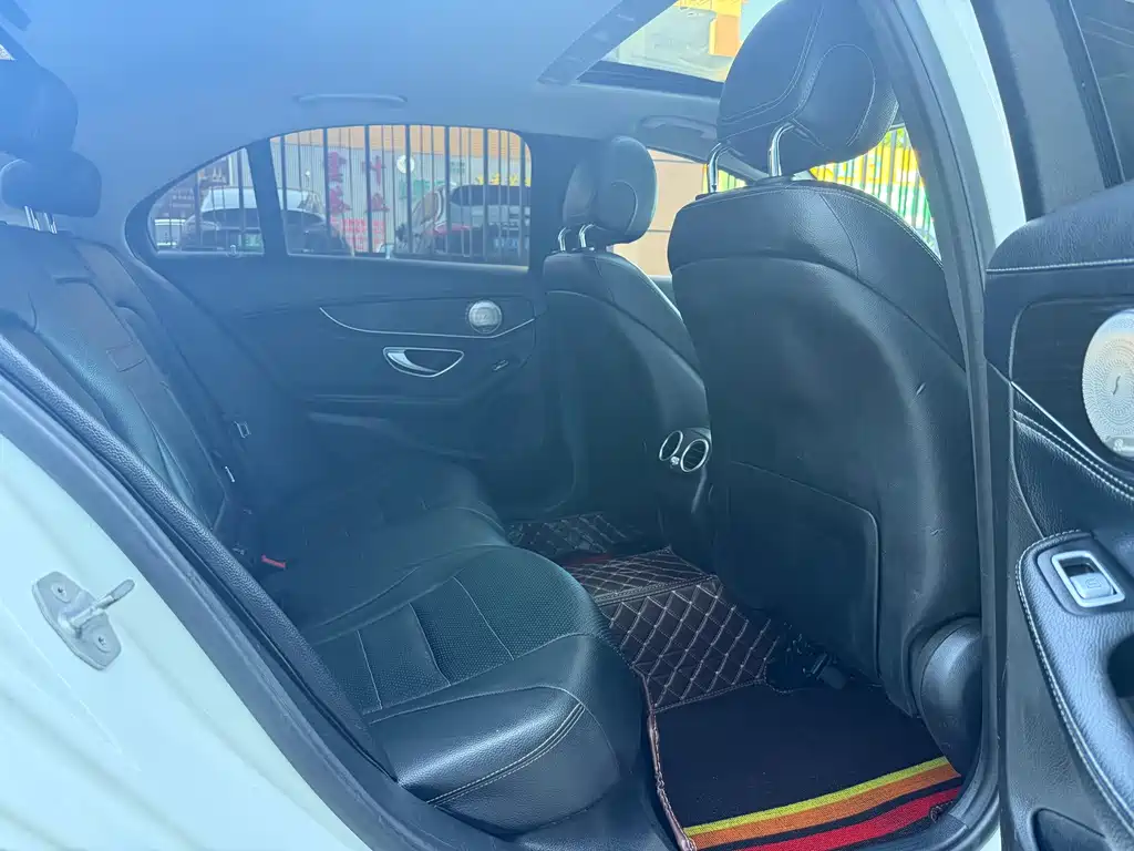 Mercedes-Benz C-Class — миниатюра 10