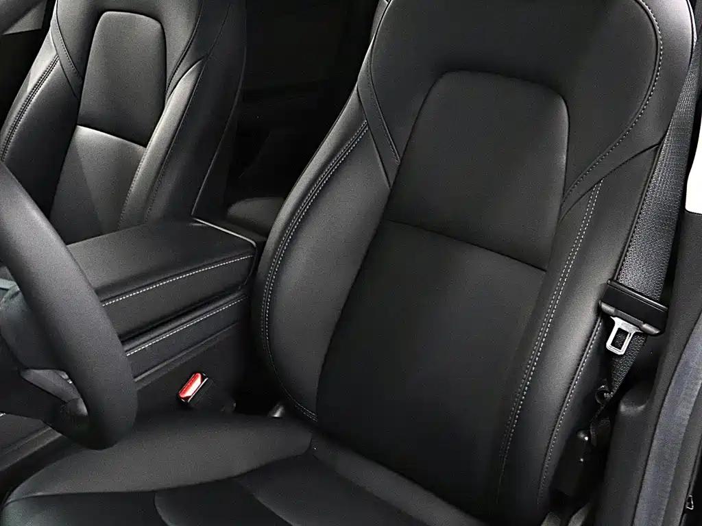 Tesla Model Y — миниатюра 10