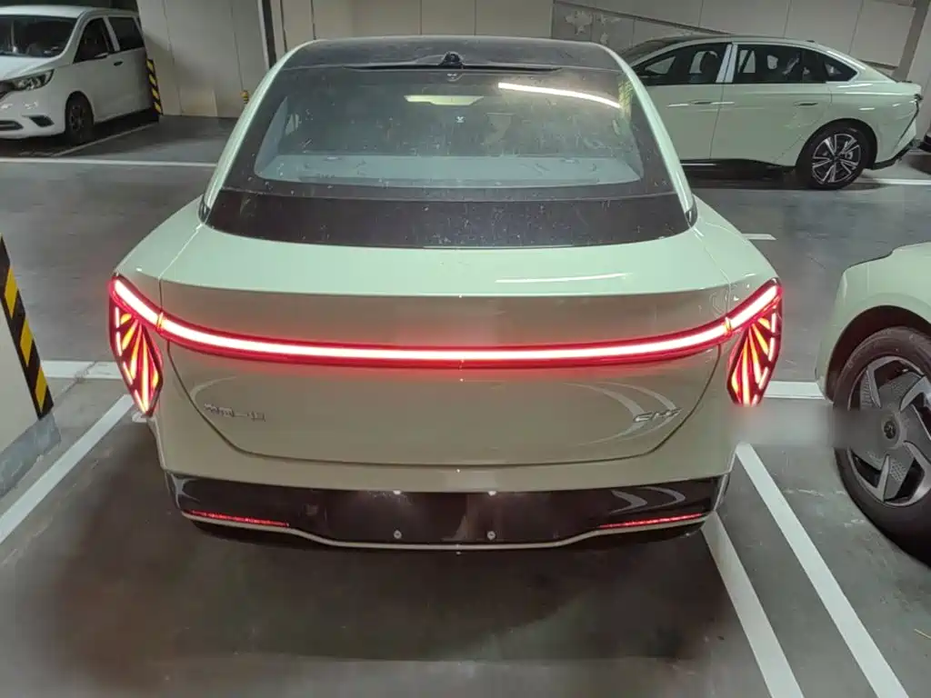 Hongqi EH7 2025 690
