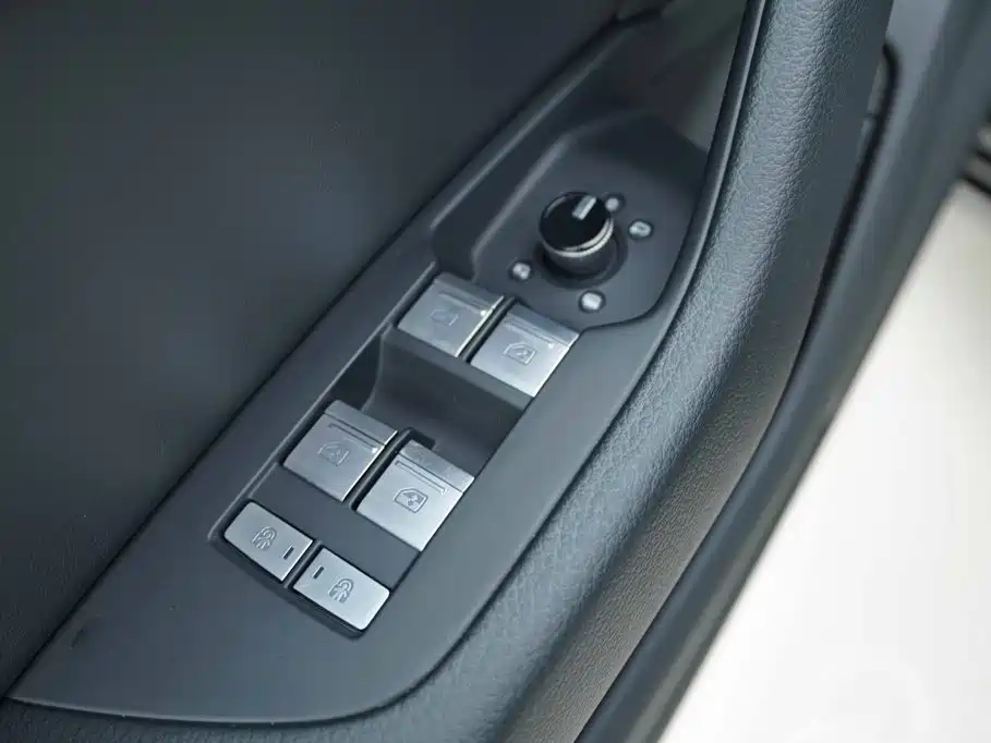 Audi A6L — миниатюра 11