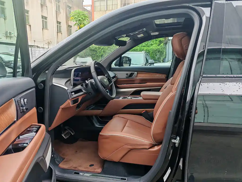 Cadillac VISTIQ — миниатюра 8
