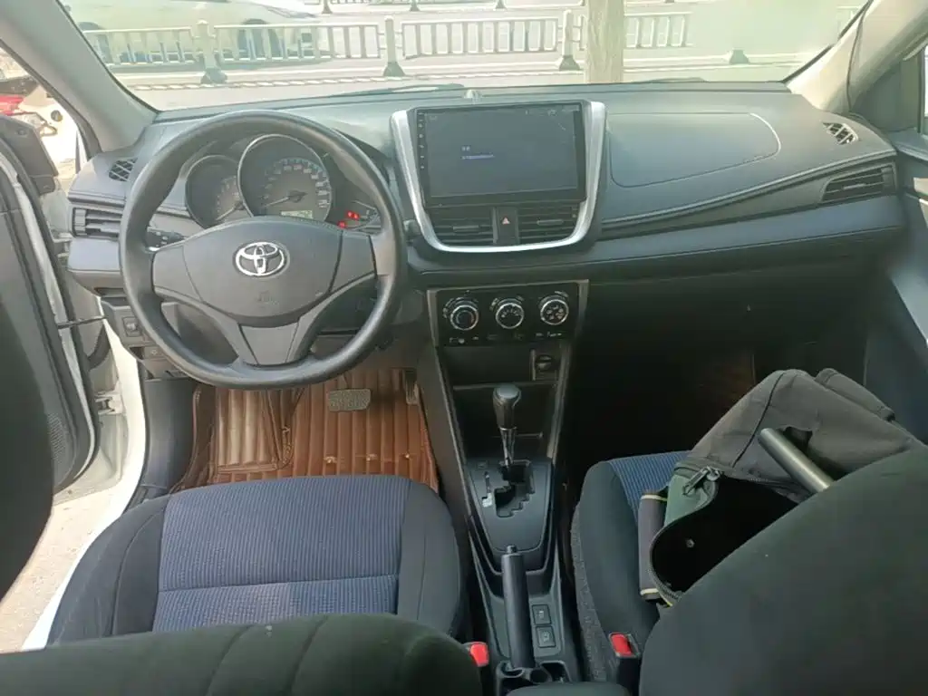 Toyota Yaris L — миниатюра 10