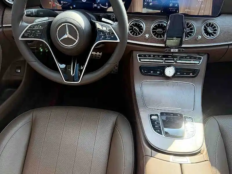 Mercedes-Benz E-Class — миниатюра 8