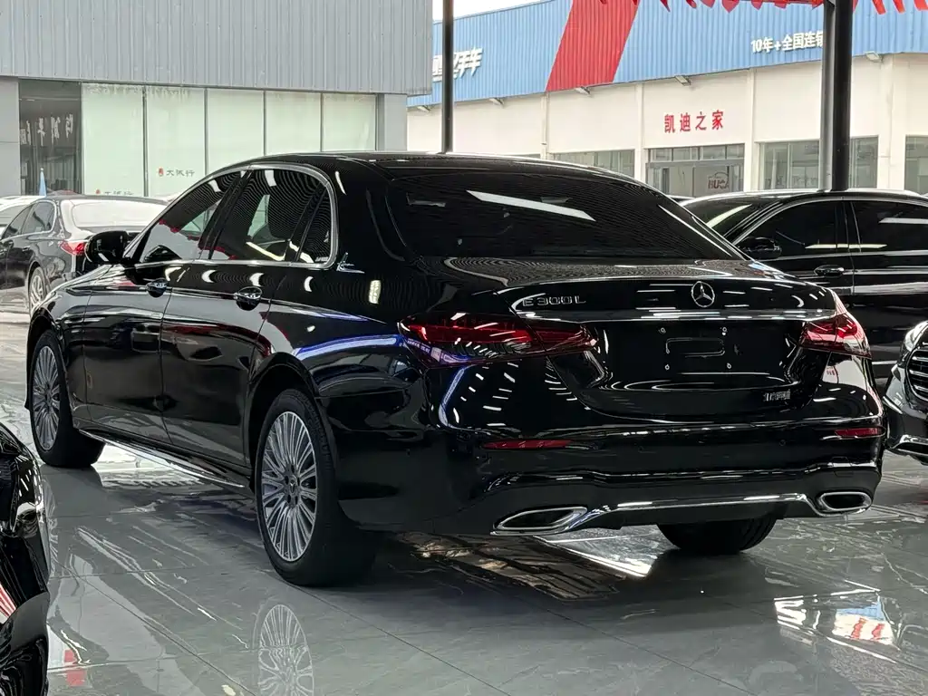 Mercedes-Benz E-Class — миниатюра 5