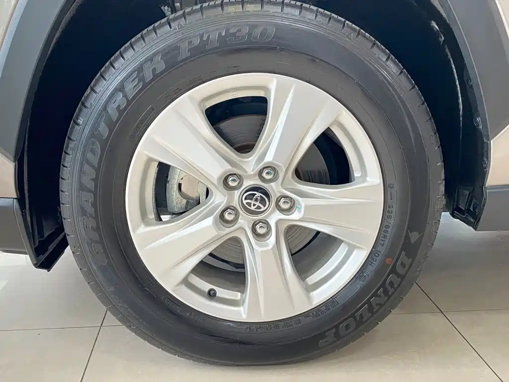 Toyota RAV4 — миниатюра 16
