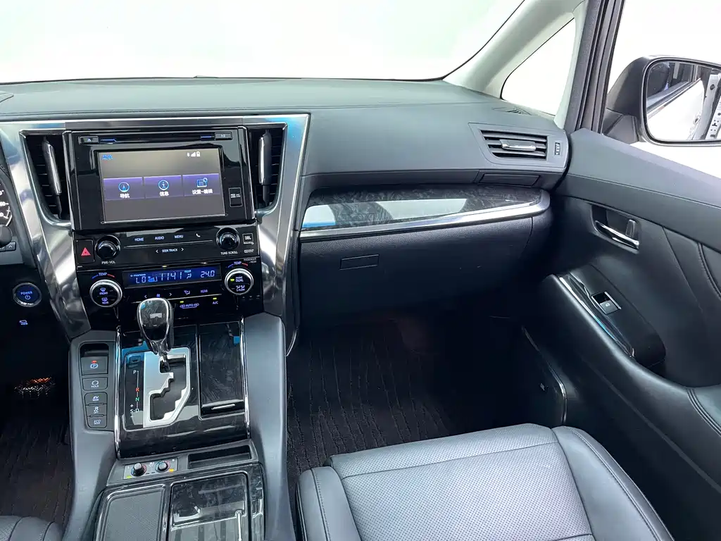 Toyota Vellfire — миниатюра 4
