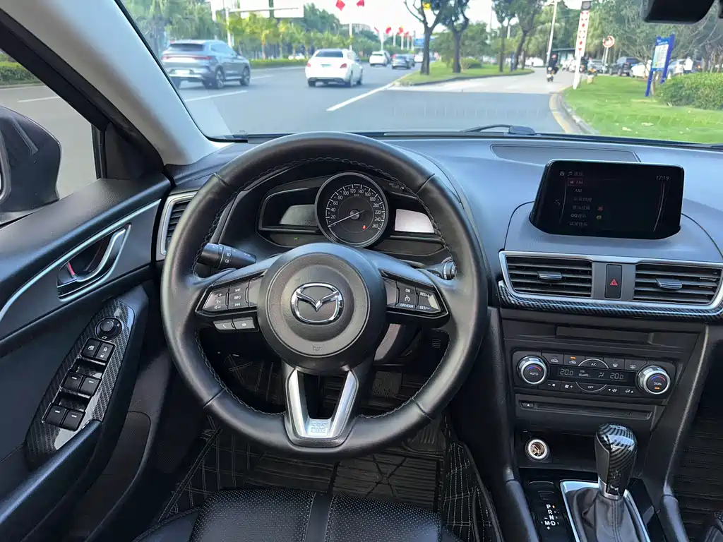 Mazda 3 Axela — миниатюра 17